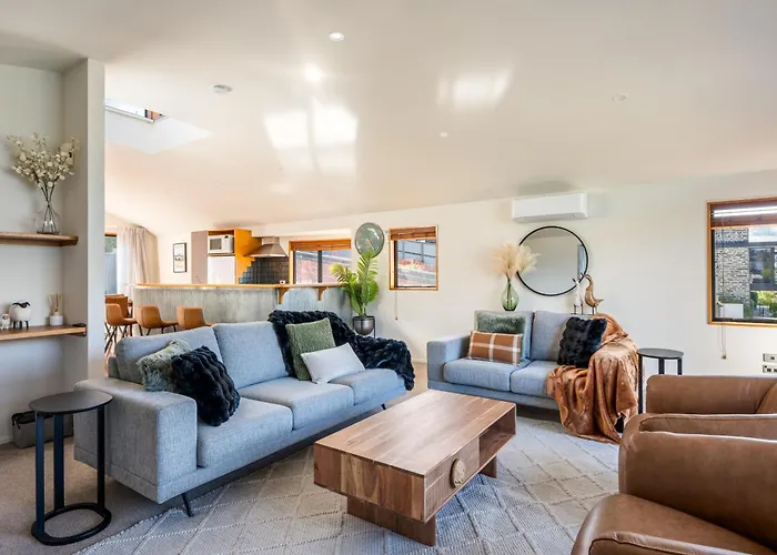 Lakefront Townhouse Apartment *