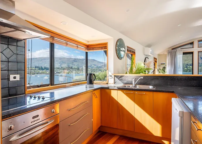 Lakefront Townhouse Wanaka