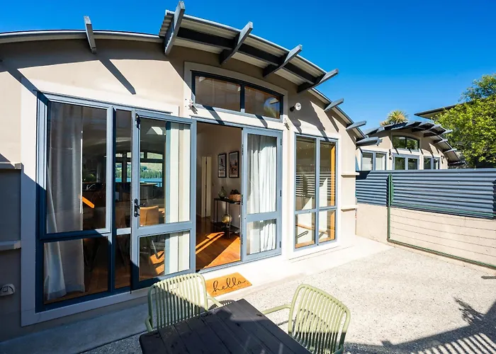 Lakefront Townhouse Apartment Wanaka