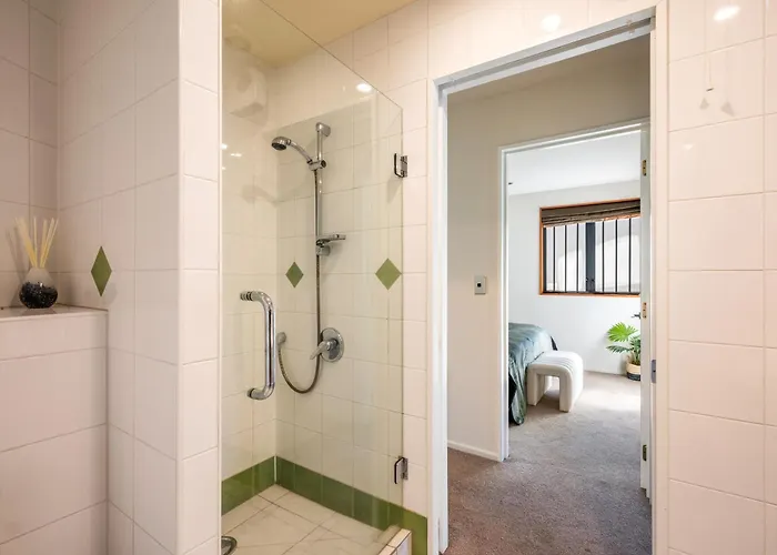 Lakefront Townhouse Apartment Wanaka