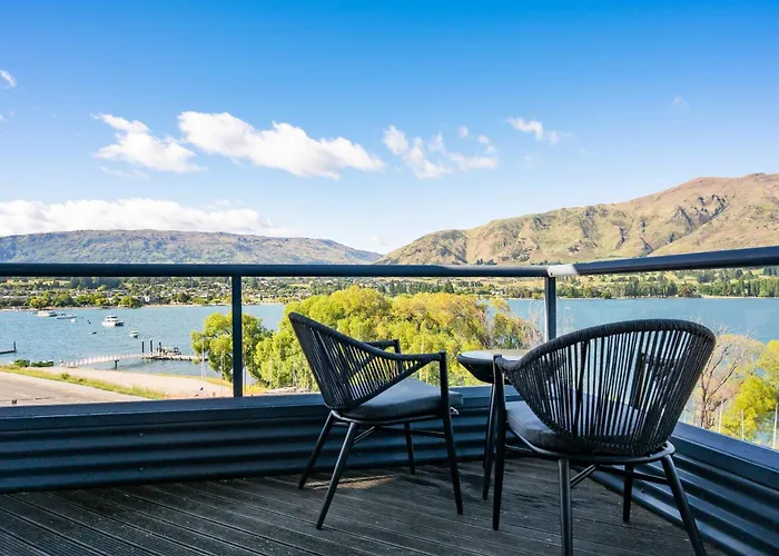 Lakefront Townhouse Apartment Wanaka