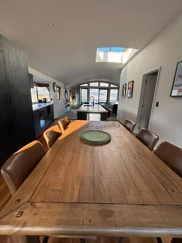 Lakefront Townhouse Wanaka